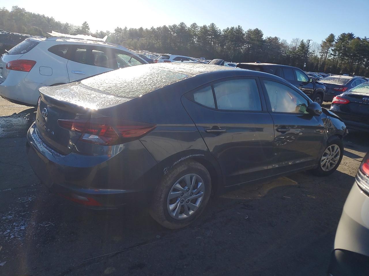 2020 Hyundai Elantra Se - Image 3