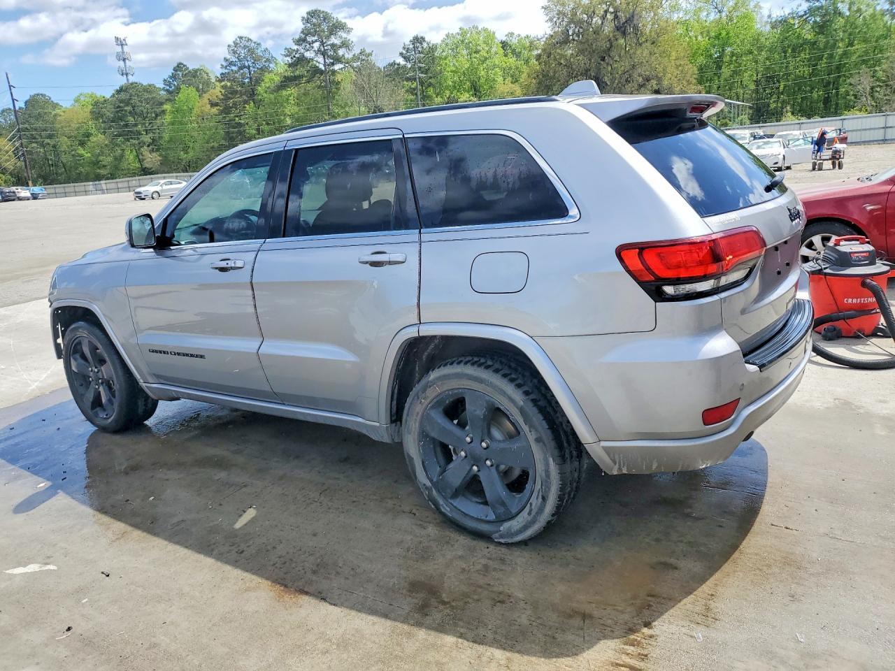 2015 Jeep Grand Cherokee Laredo - Image 2