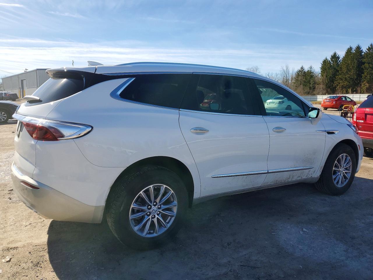 2023 Buick Enclave Essence - Image 3