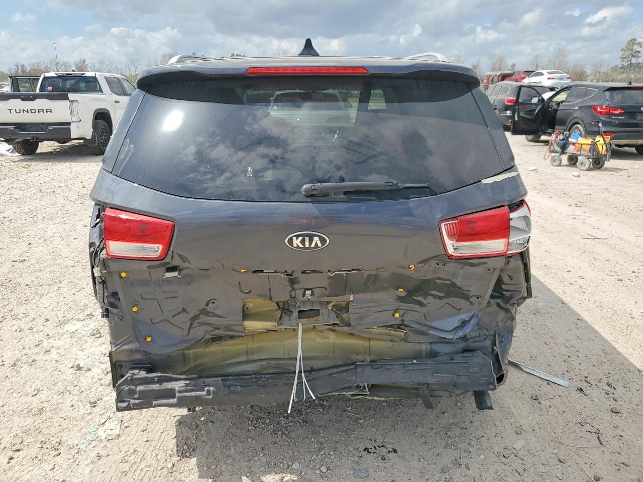 2016 Kia Sedona Lx - Фото 6
