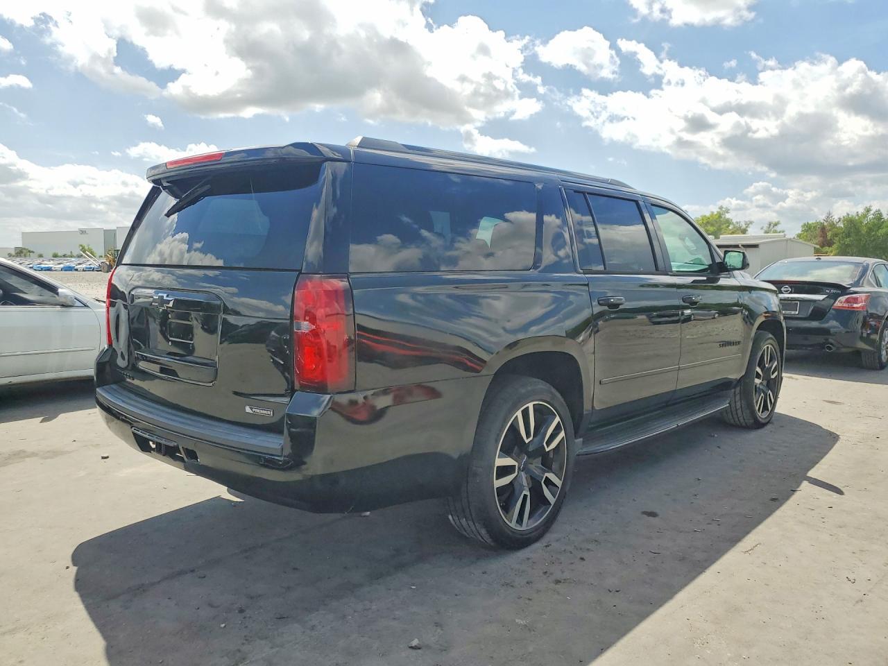 2018 Chevrolet Suburban C1500 Premier - Фото 3