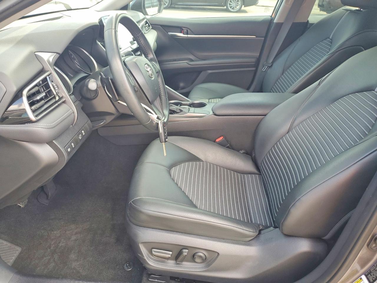 2023 Toyota Camry Se - Image 7