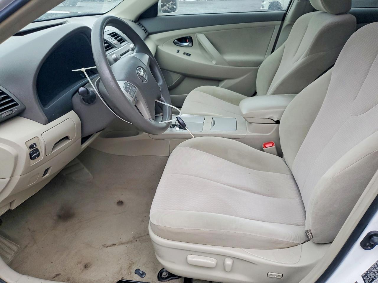 2011 Toyota Camry Le - Image 7