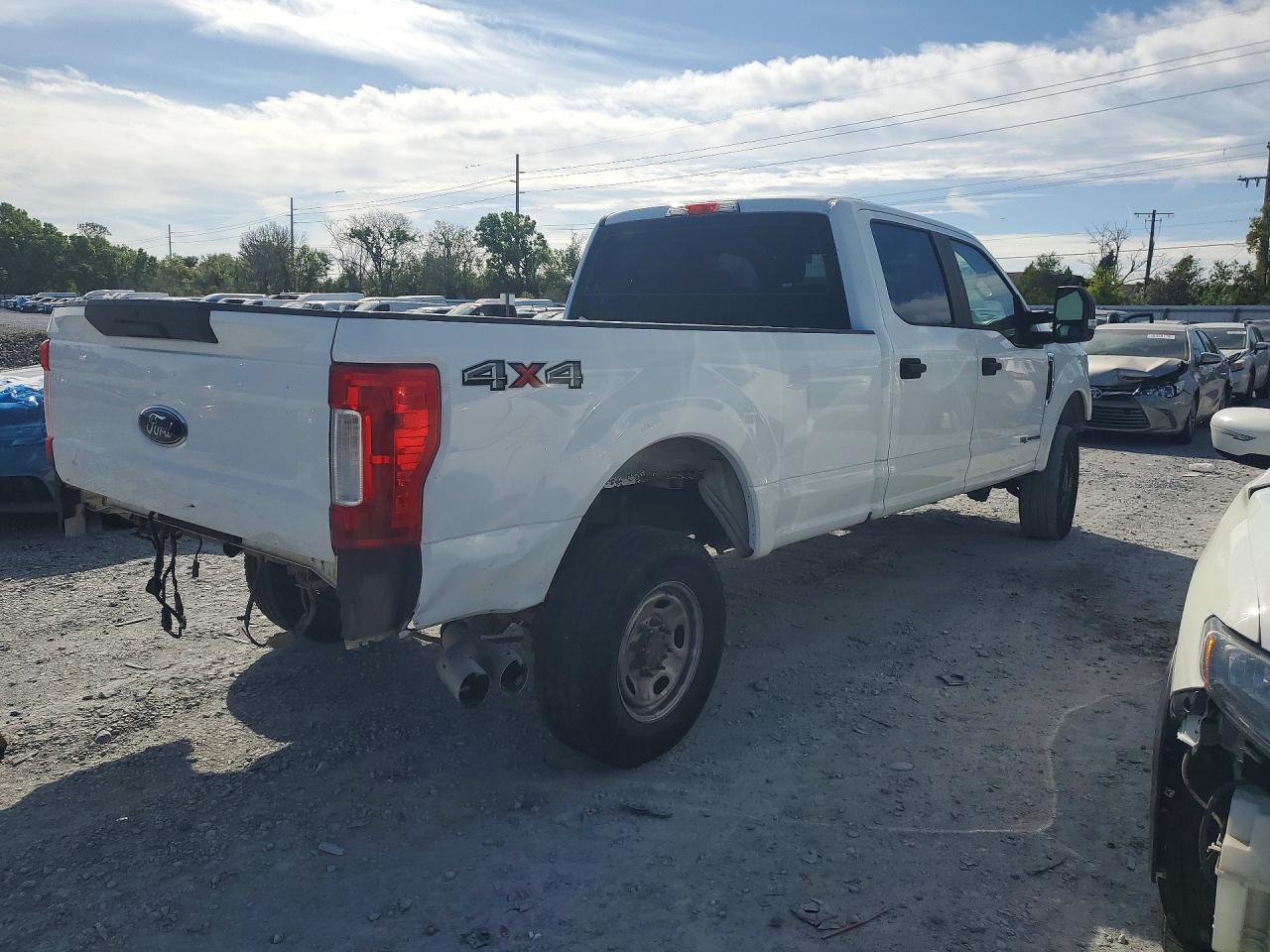2017 Ford F250 Super Duty - Фото 3