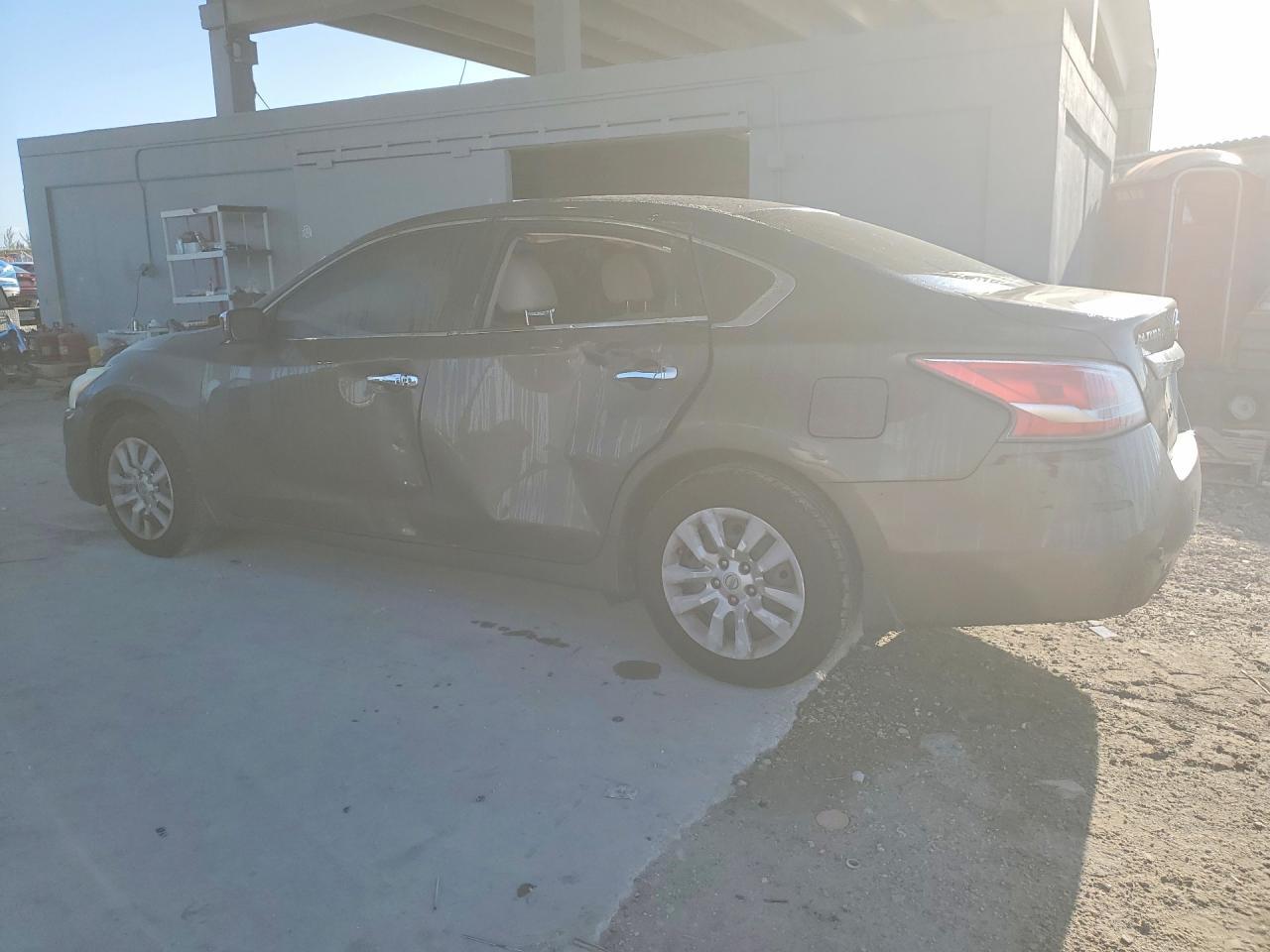 2015 Nissan Altima 2.5 S - Фото 2