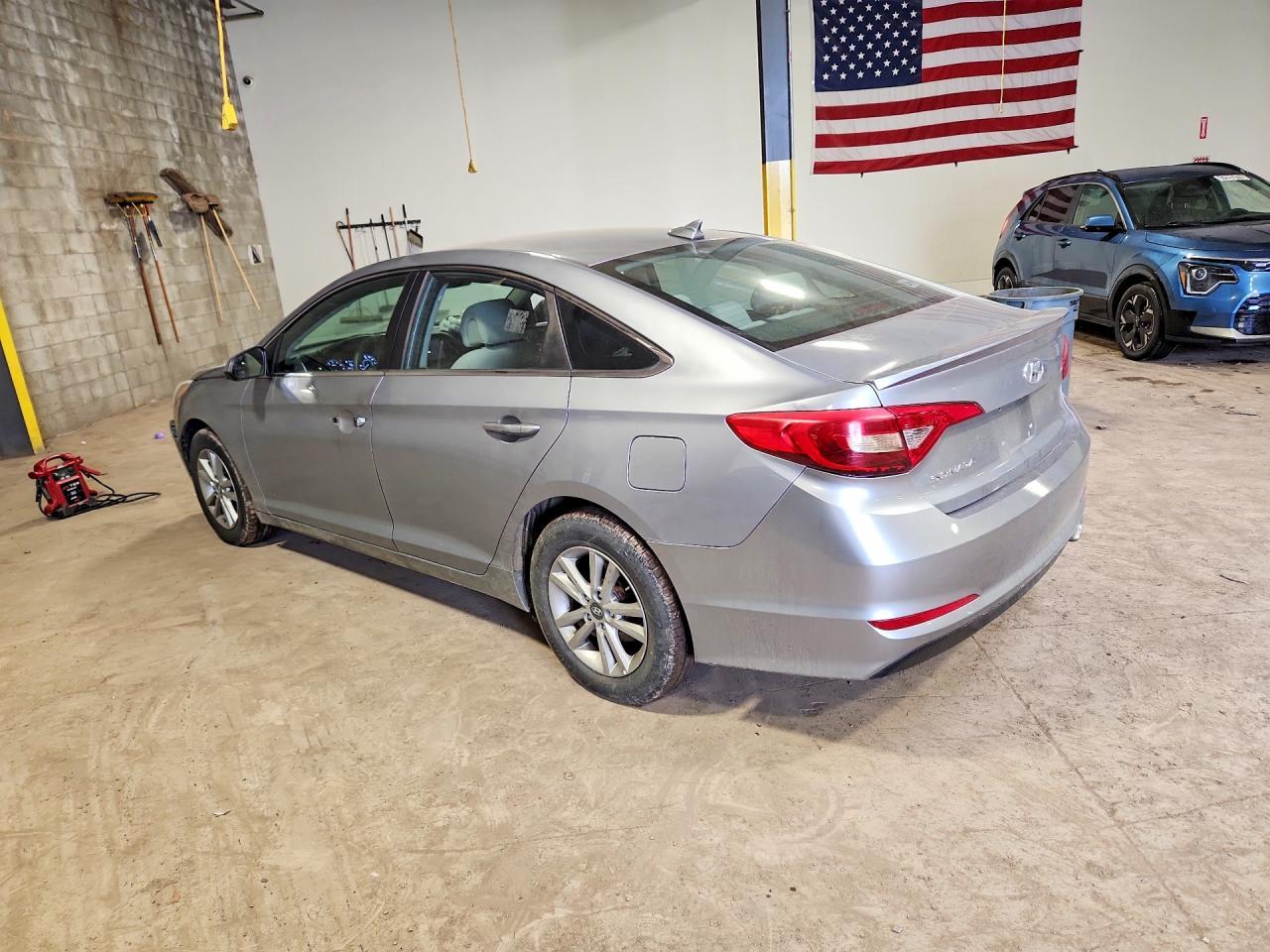 2017 Hyundai Sonata Base - Image 2
