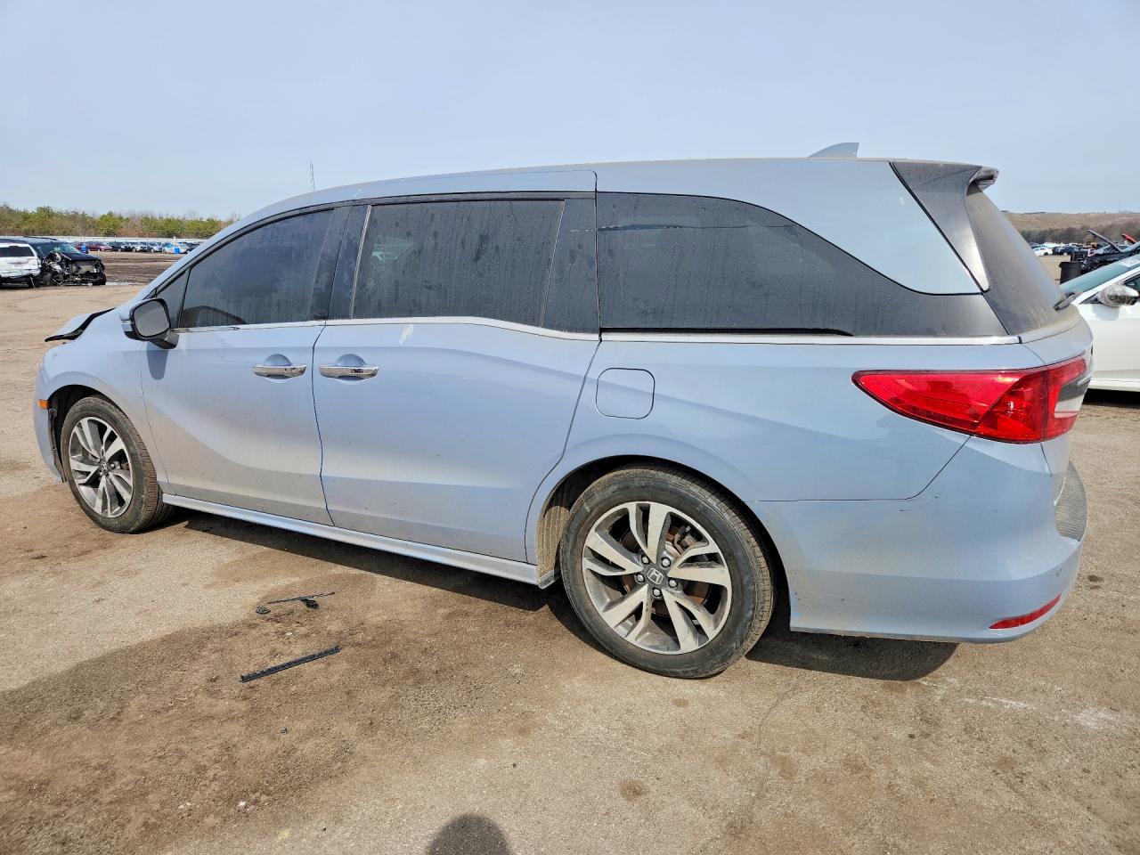 2023 Honda Odyssey Touring - Image 2