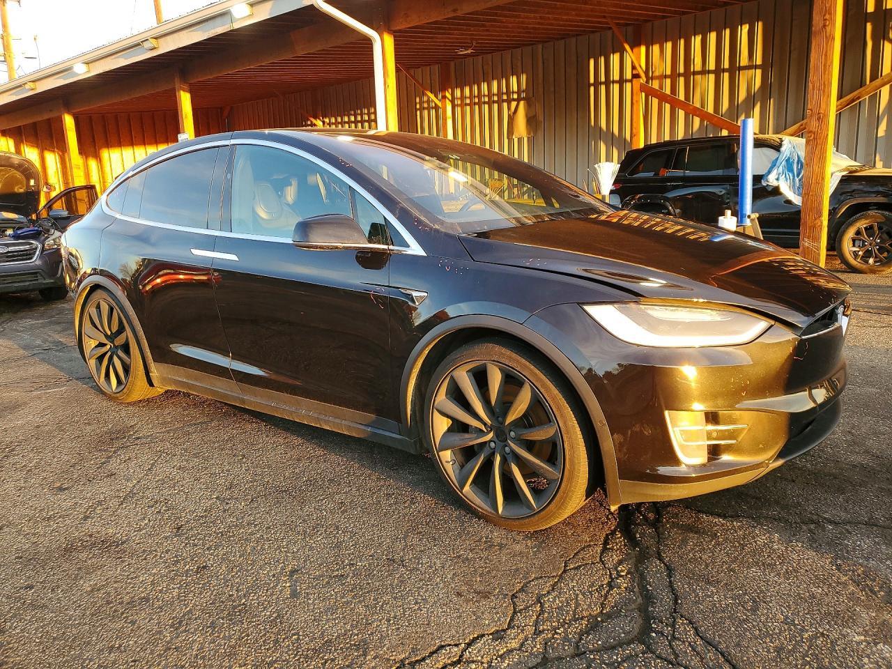 2017 Tesla Model X - Фото 4