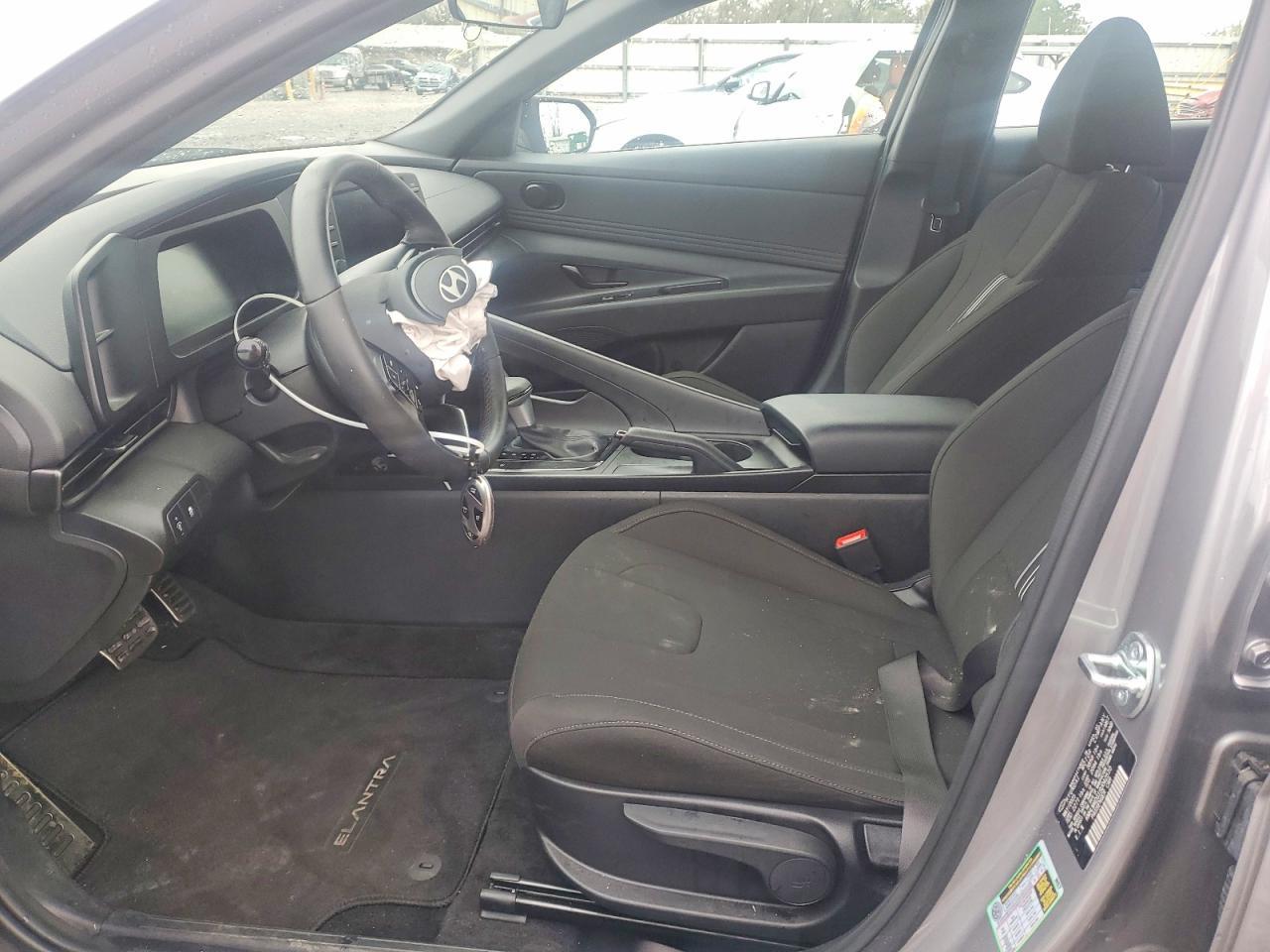 2025 Hyundai Elantra Sel Sport - Image 7