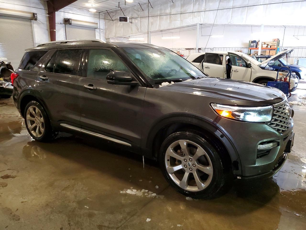 2020 Ford Explorer Platinum - Image 4
