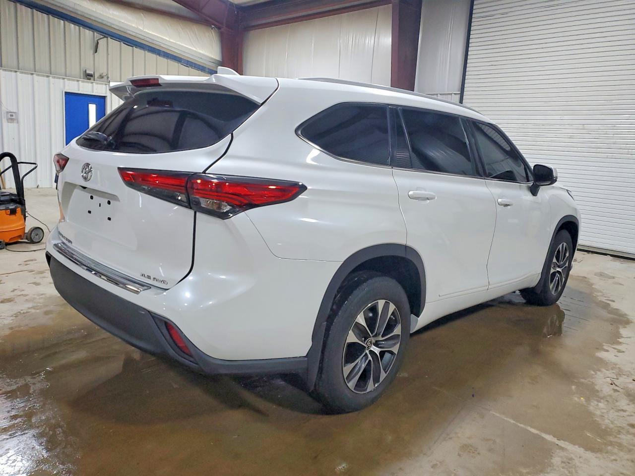2022 Toyota Highlander Xle - Фото 3