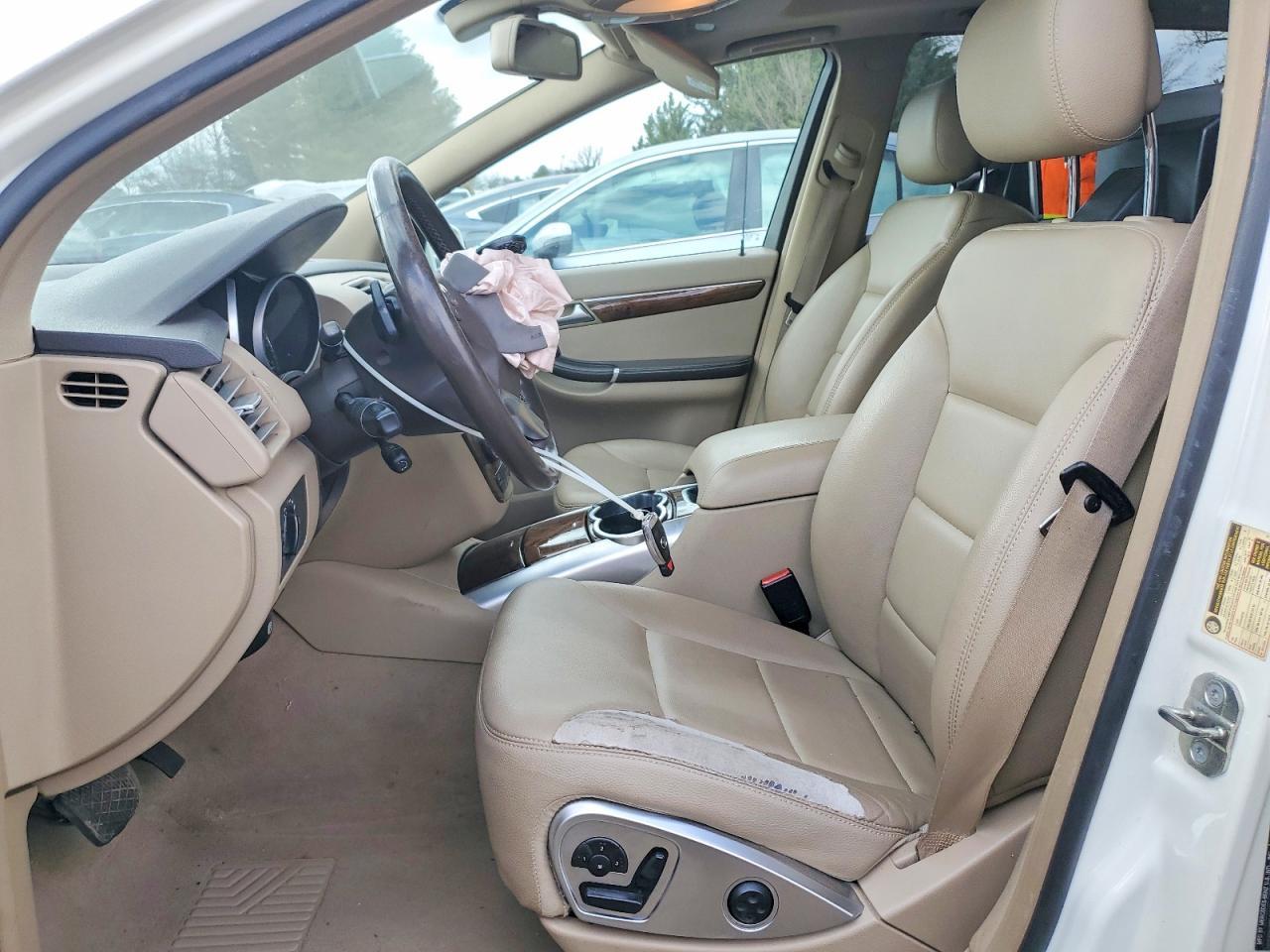 2011 Mercedes-Benz R 350 4Matic - Image 7
