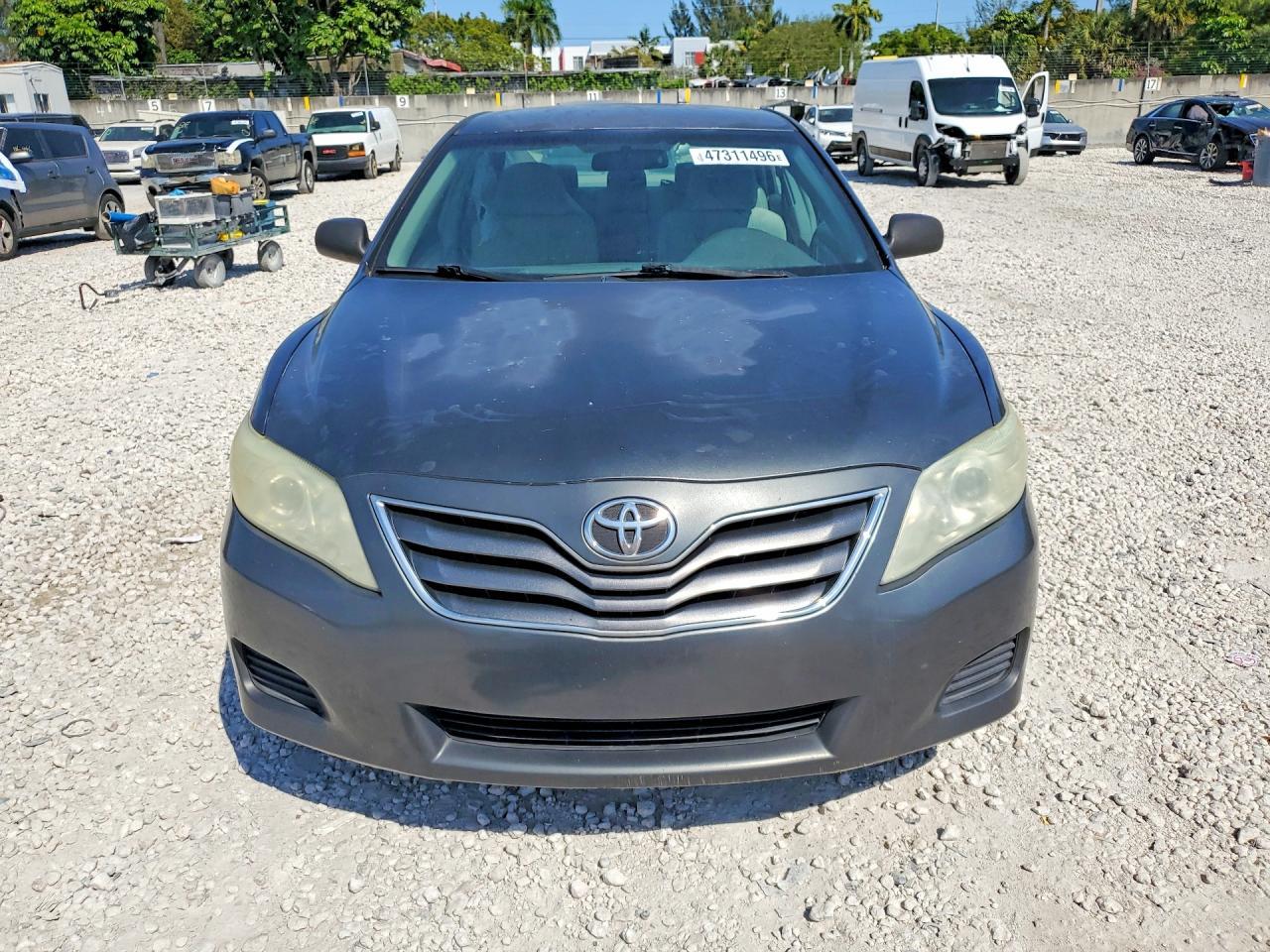2010 Toyota Camry Le - Фото 5