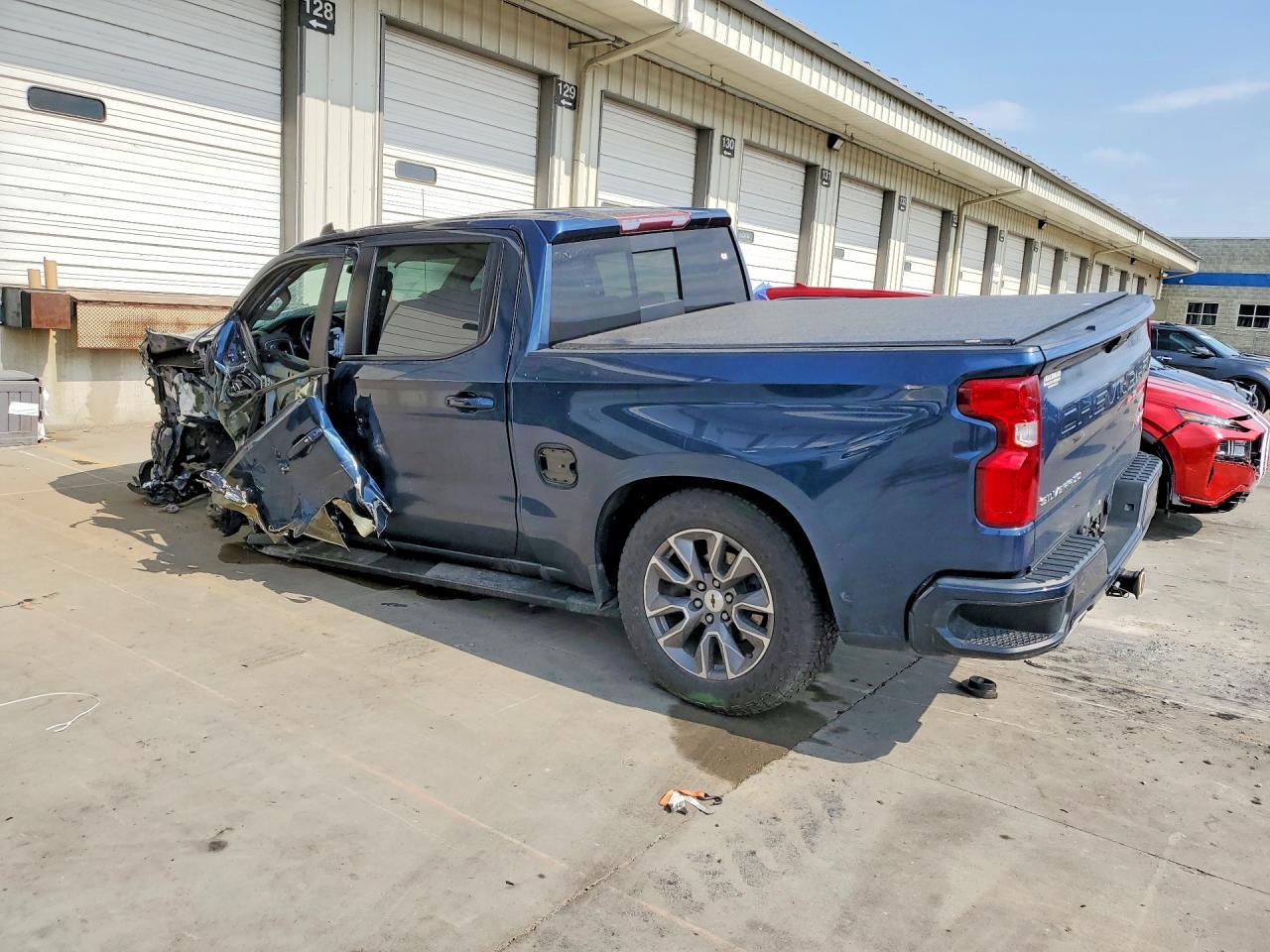 2021 Chevrolet Silverado K1500 Rst - Фото 2