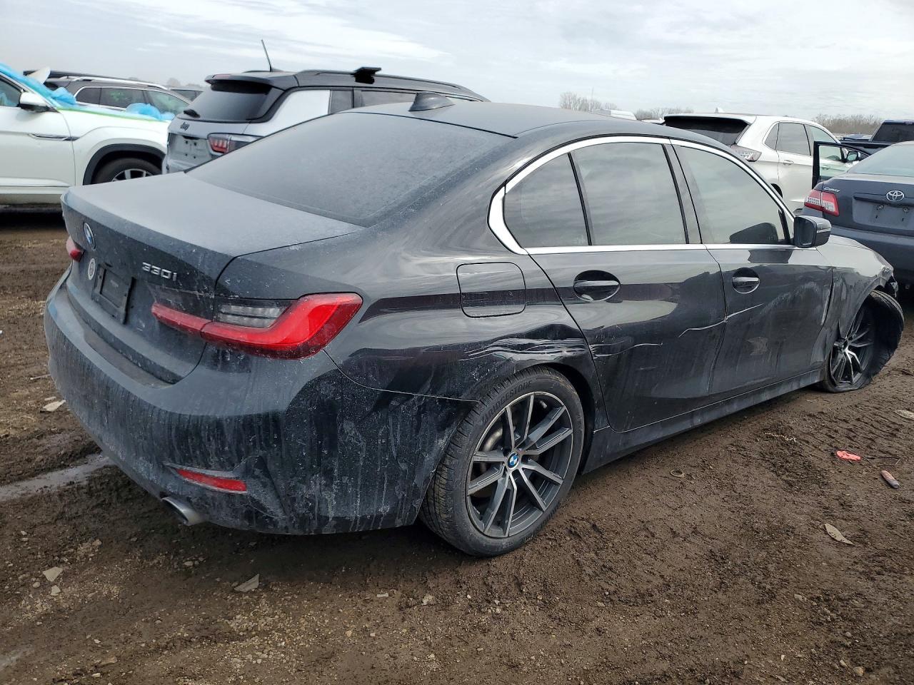 2019 BMW 330Xi - Фото 3