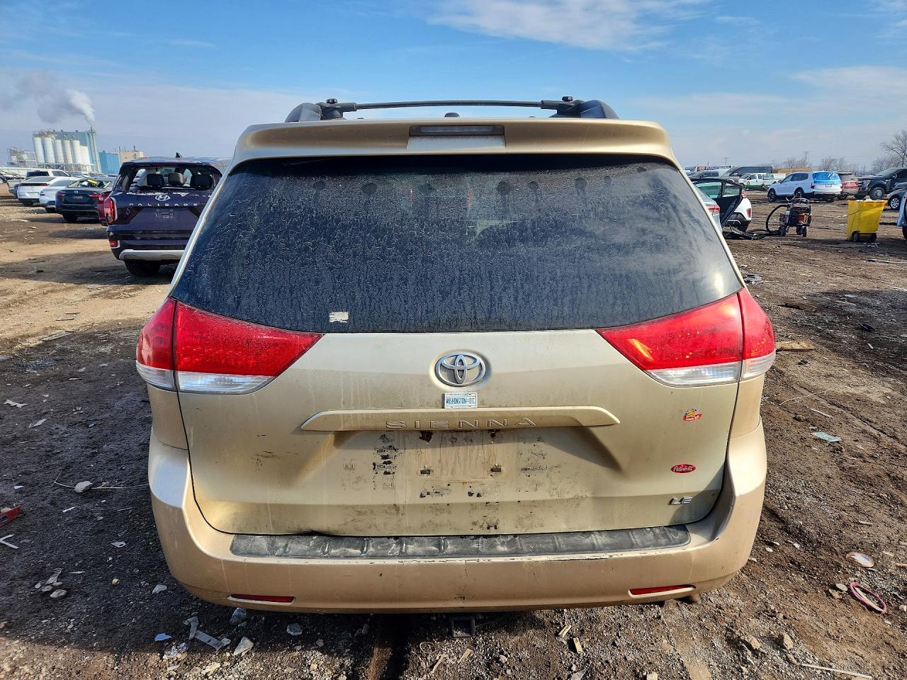 2014 Toyota Sienna Le 8-Passenger - Фото 6