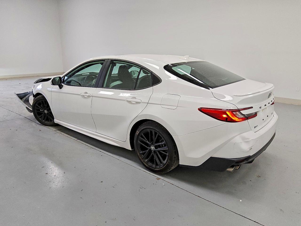 2025 Toyota Camry Se - Фото 2