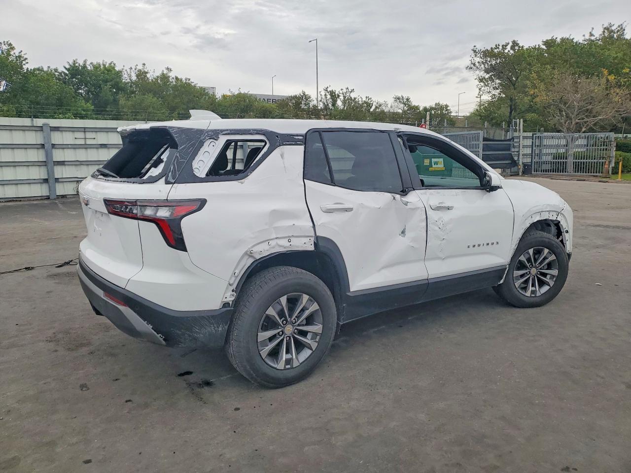 2025 Chevrolet Equinox Lt - Image 3