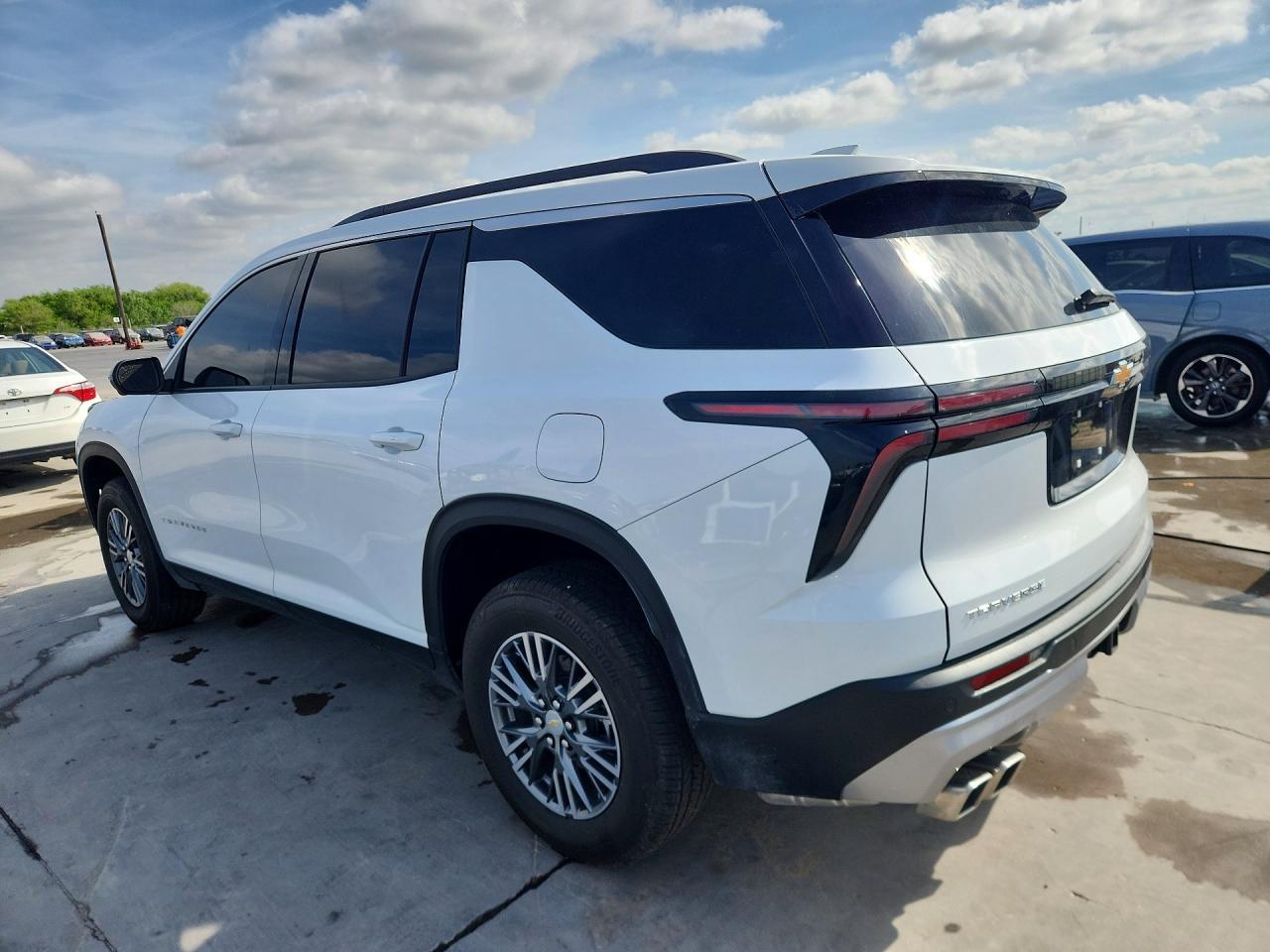 2024 Chevrolet Traverse Lt - Image 2