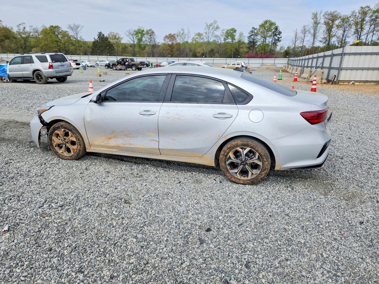2021 Kia Forte Lxs - Image 2