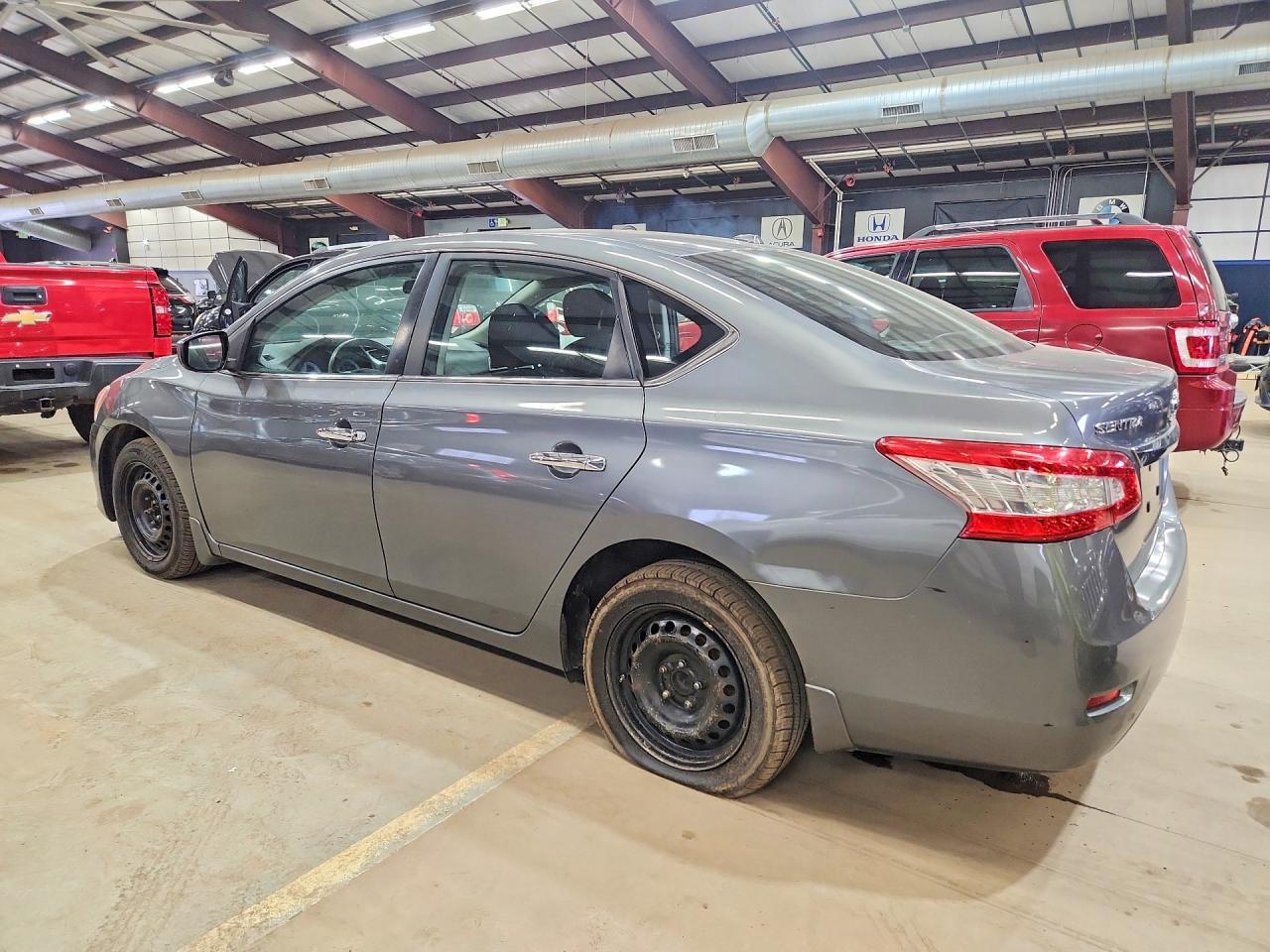 2015 Nissan Sentra S - Фото 2
