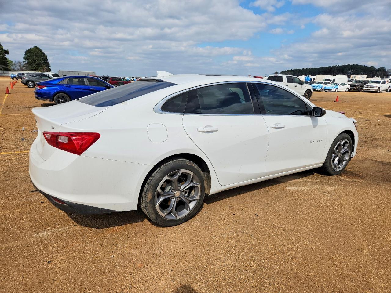 2024 Chevrolet Malibu Lt - Фото 3