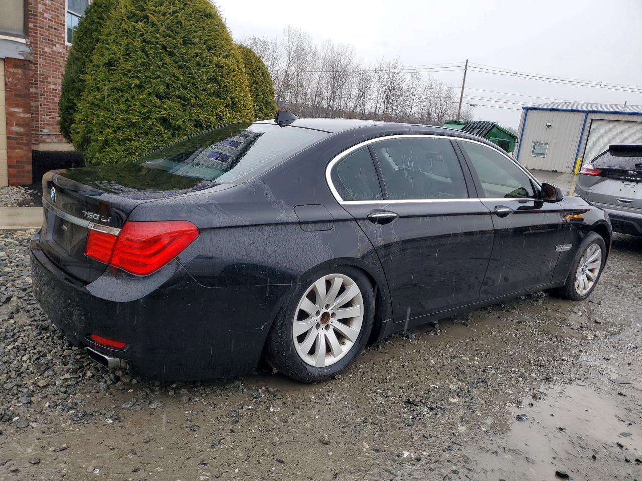2010 BMW 750 Li xDrive - Image 3