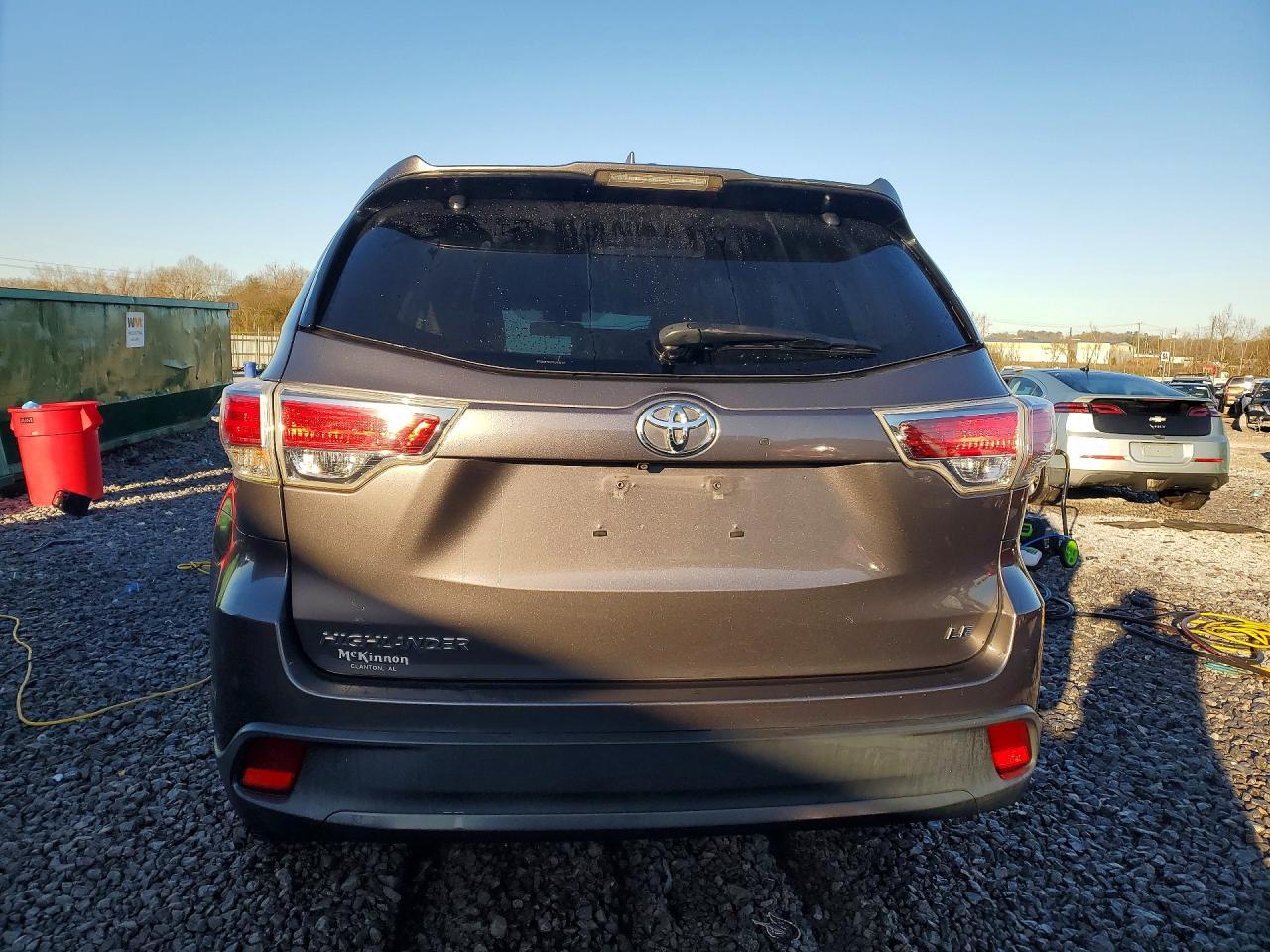 2015 Toyota Highlander Le Plus - Image 6