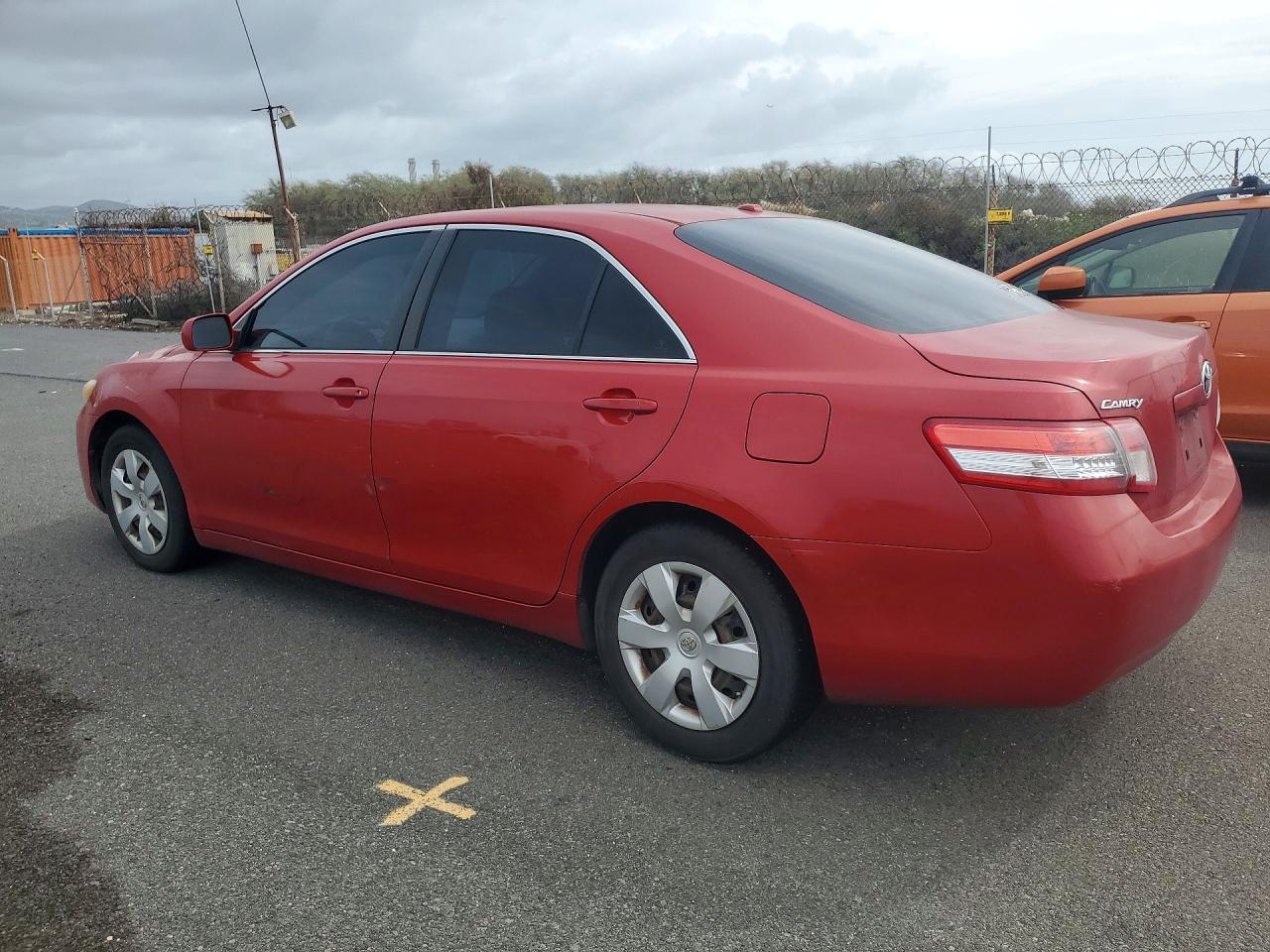 2010 Toyota Camry Le - Фото 2