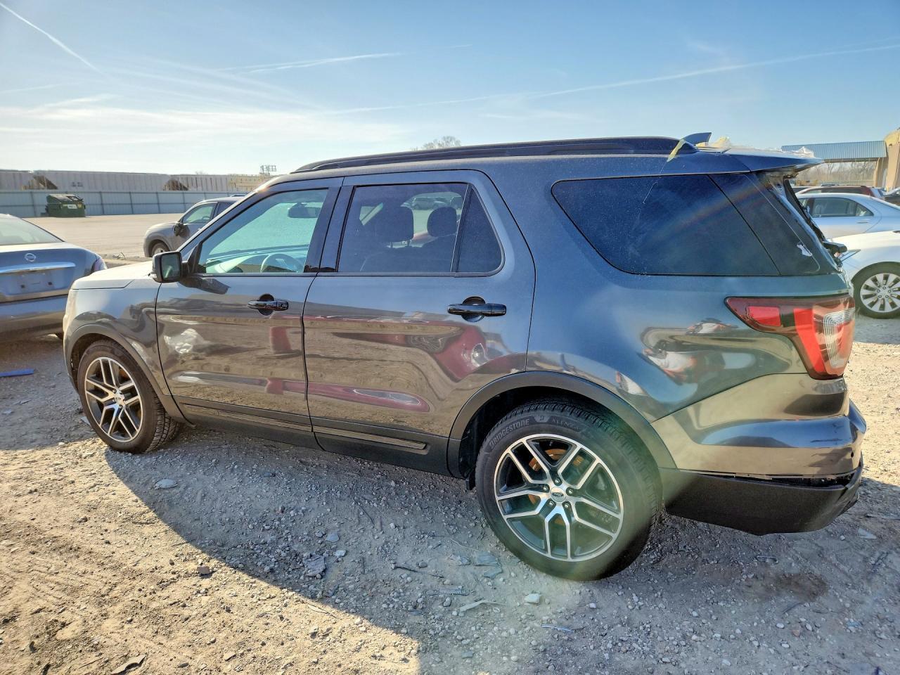 2016 Ford Explorer - Фото 2