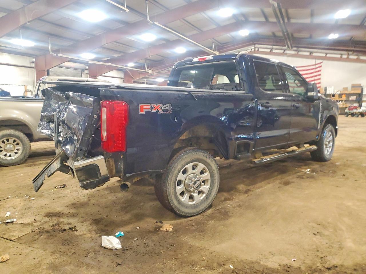 2023 Ford F250 Super Duty - Фото 3