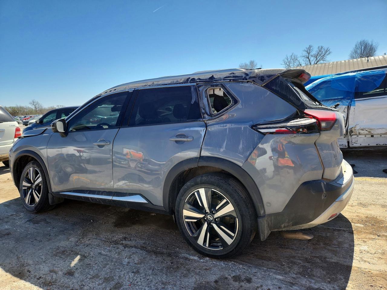 2021 Nissan Rogue Platinum - Фото 2