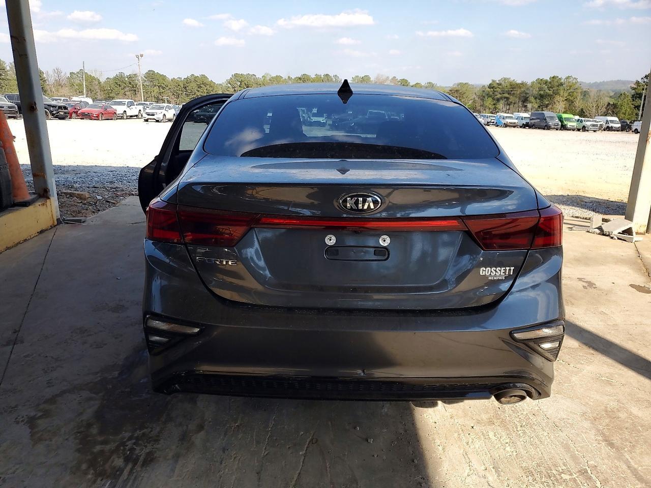 2021 Kia Forte Lxs - Image 6