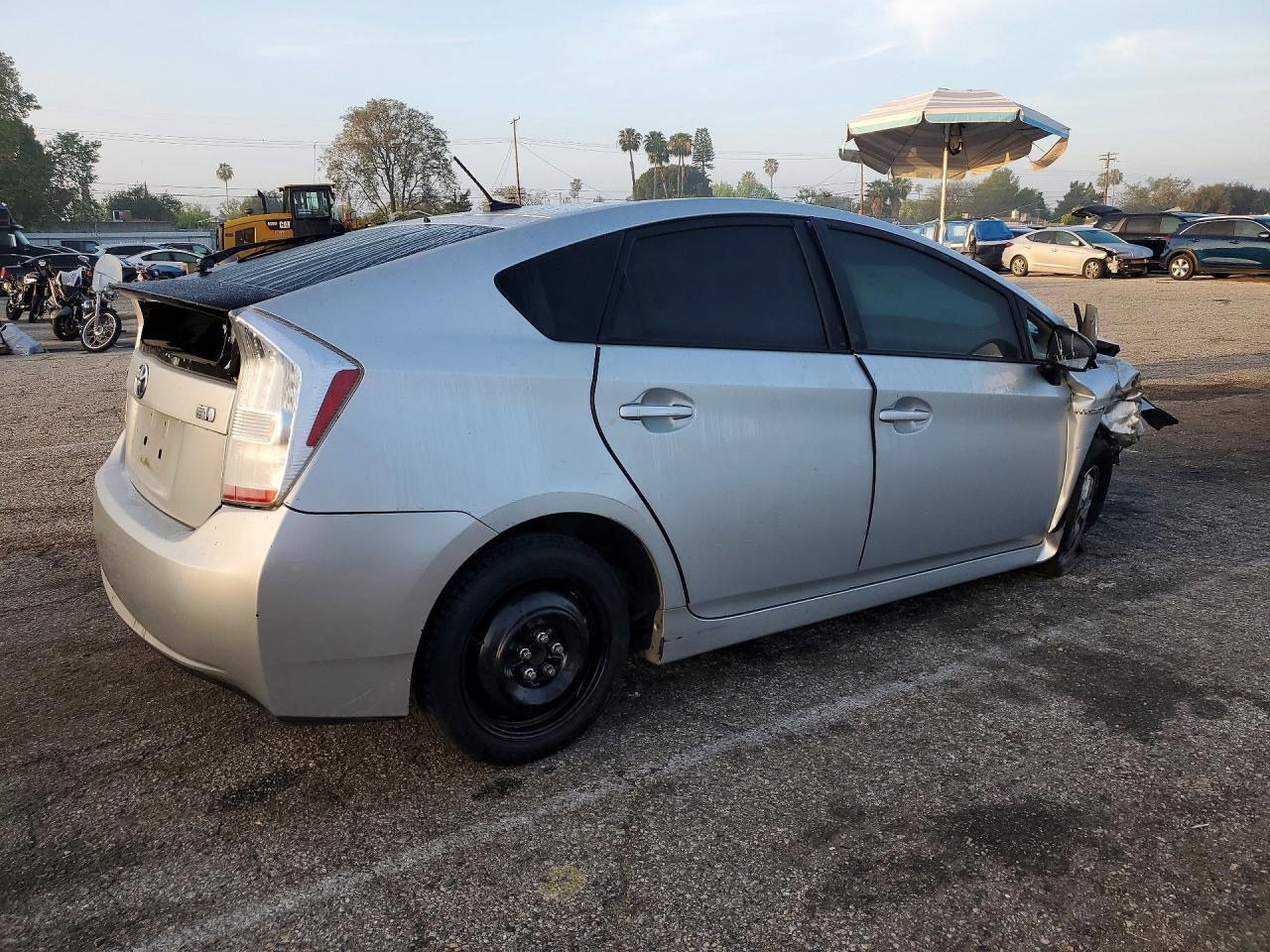 2011 Toyota Prius Three - Фото 3