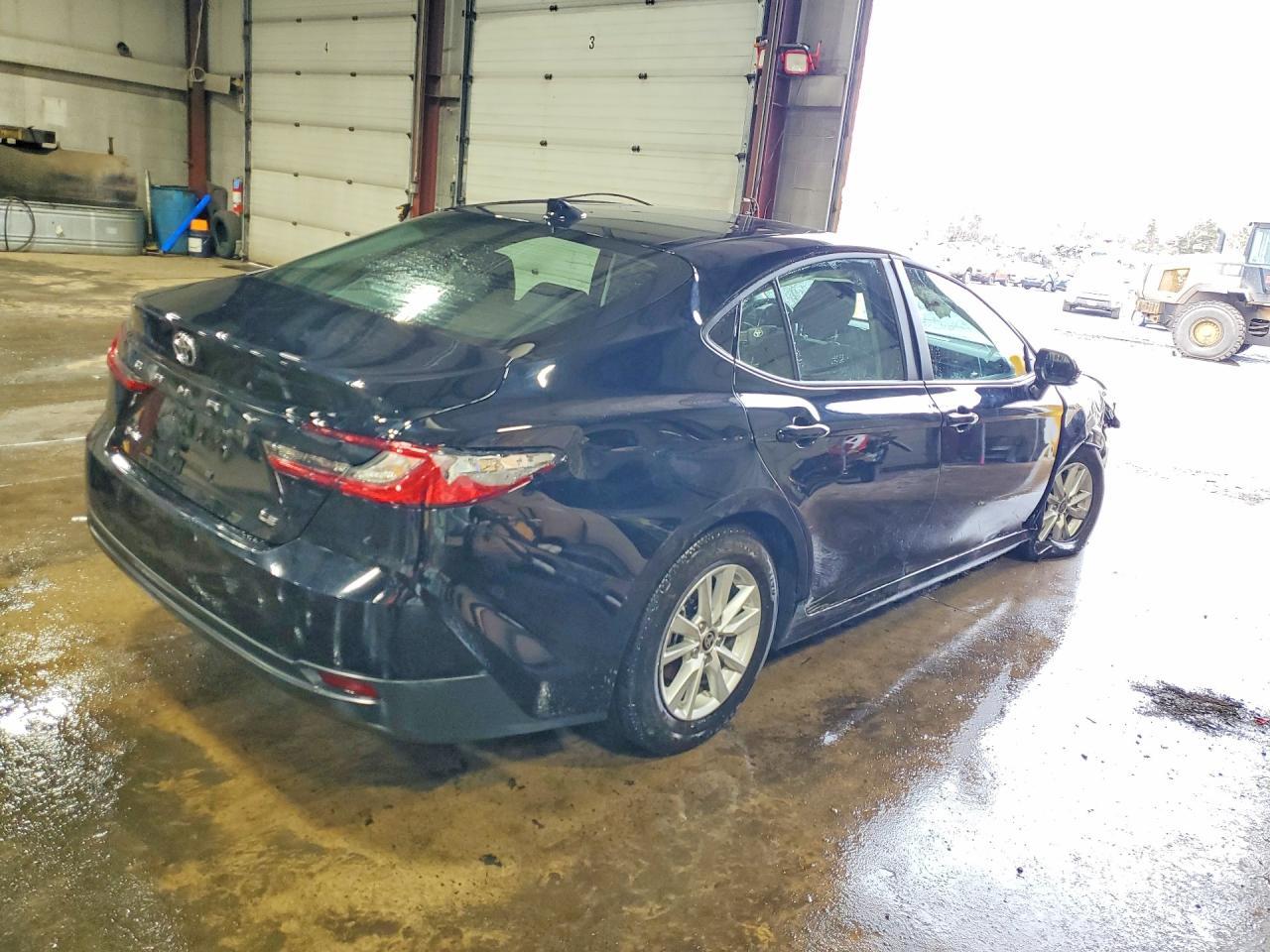 2026 Toyota Camry Le - Фото 3