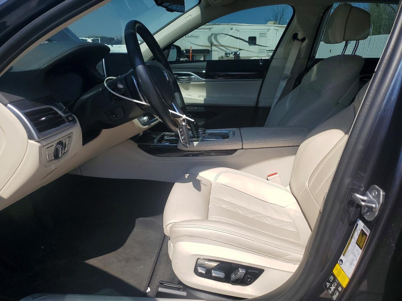 2020 BMW 740 Xi - Фото 7