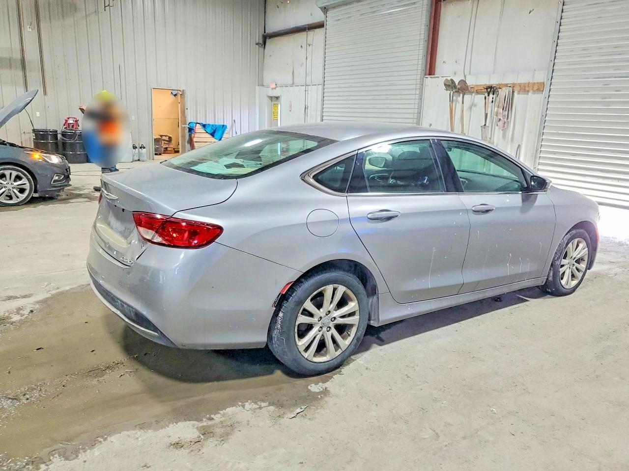 2015 Chrysler 200 Limited - Фото 3
