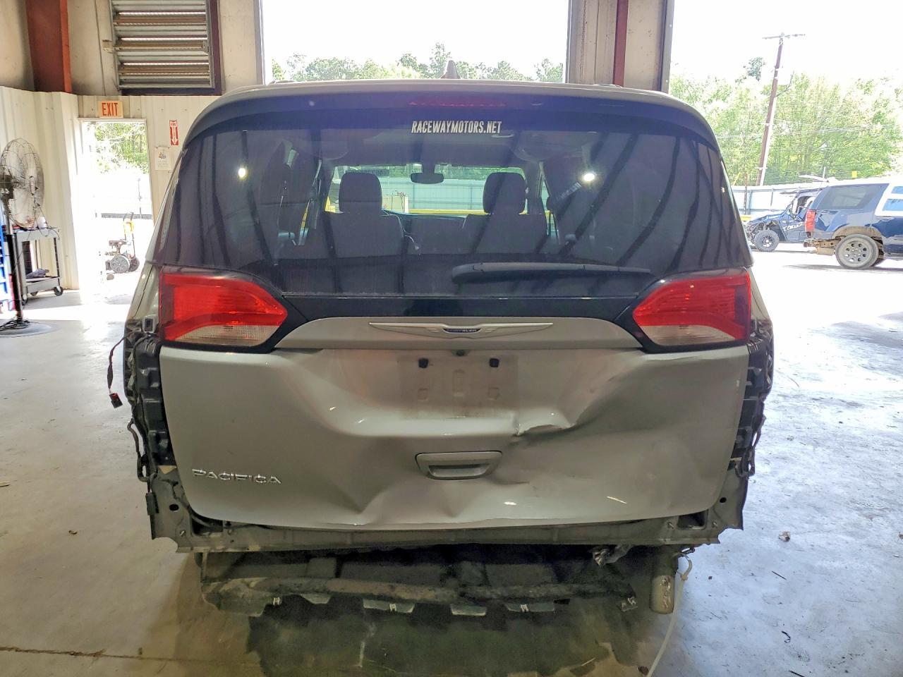 2020 Chrysler Pacifica Touring L - Image 6