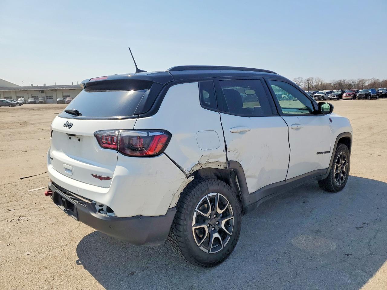 2025 Jeep Compass Trailhawk - Фото 3