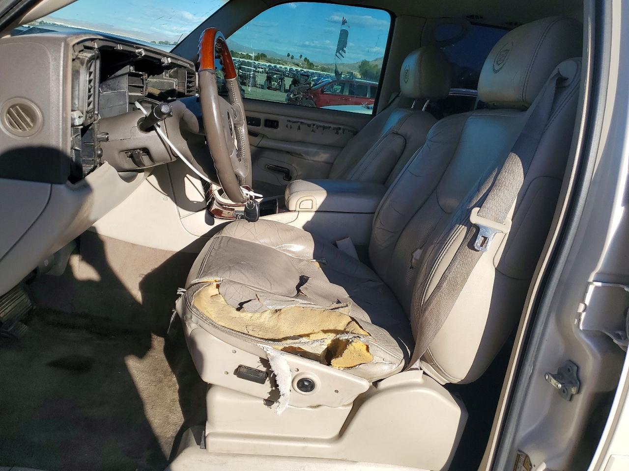 2005 Cadillac Escalade Luxury - Image 7