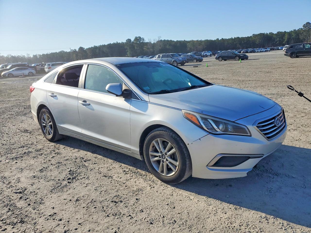 2017 Hyundai Sonata Base - Image 4