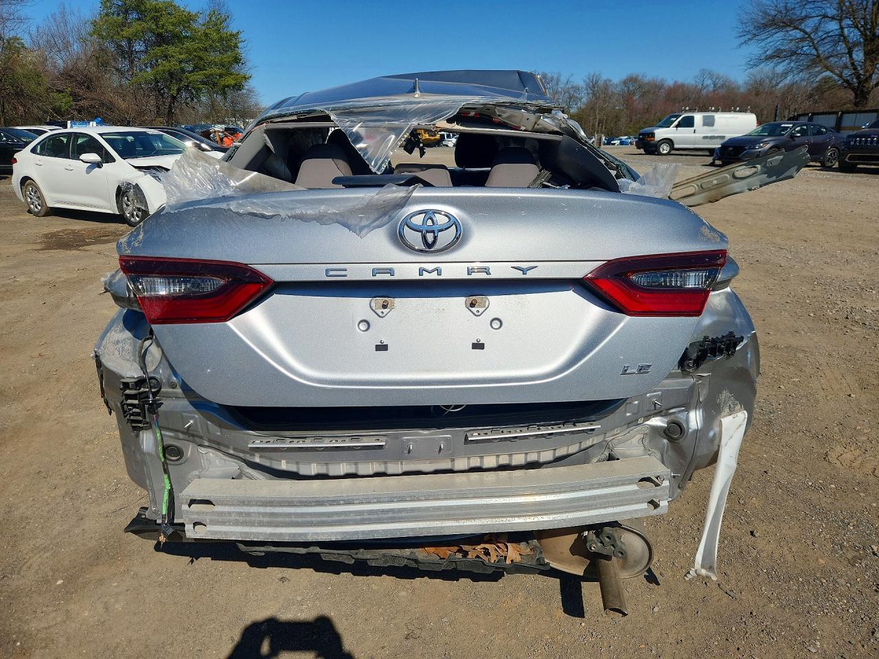 2022 Toyota Camry Le - Фото 6