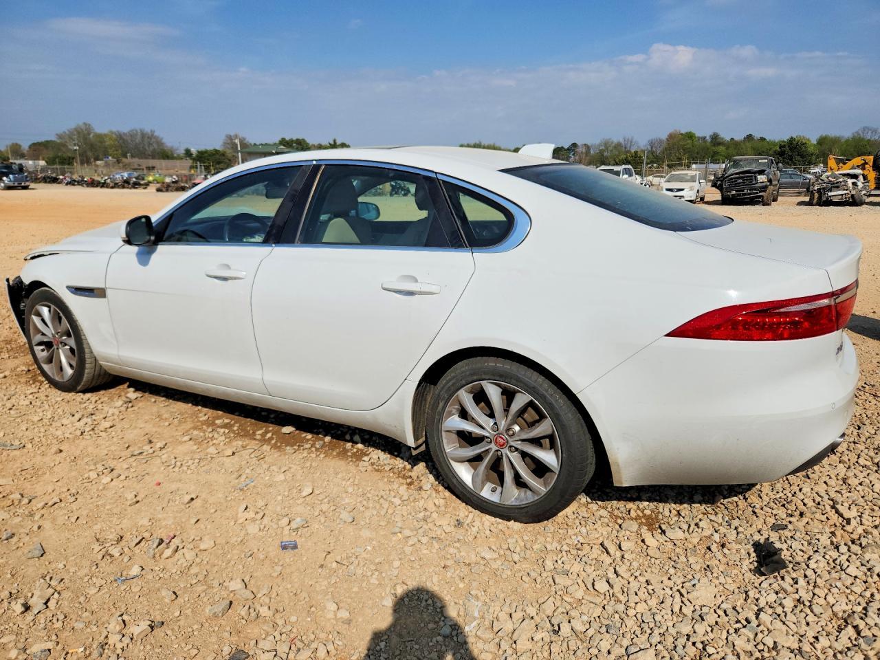 2018 Jaguar Xf Premium - Фото 2
