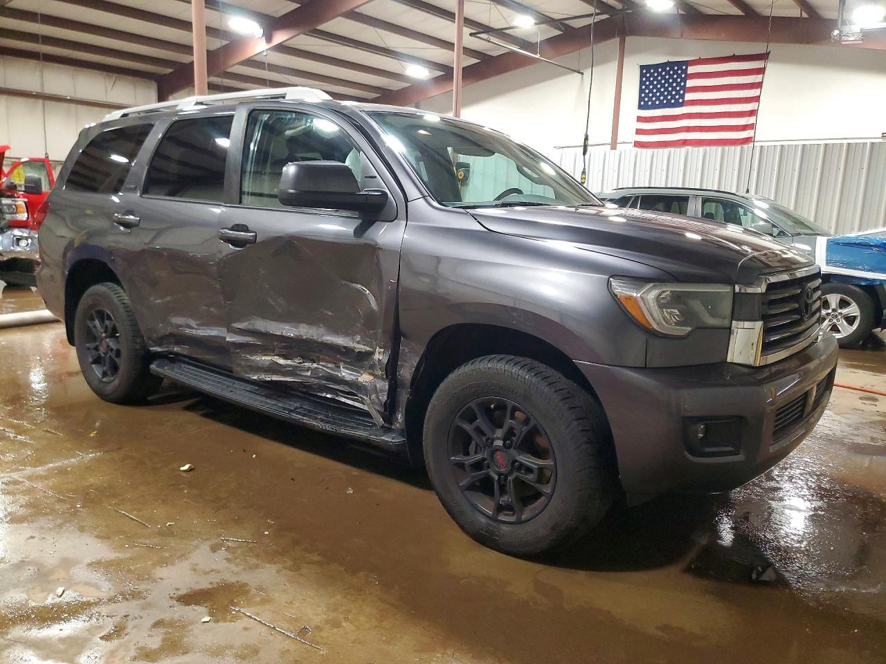 2020 Toyota Sequoia Sr5 - Фото 4