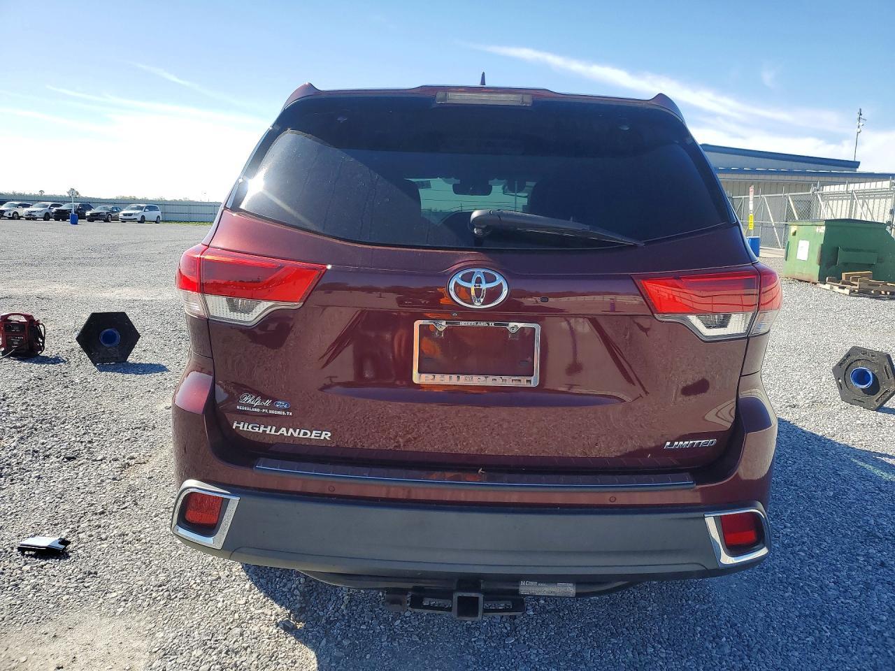 2017 Toyota Highlander Limited - Image 6