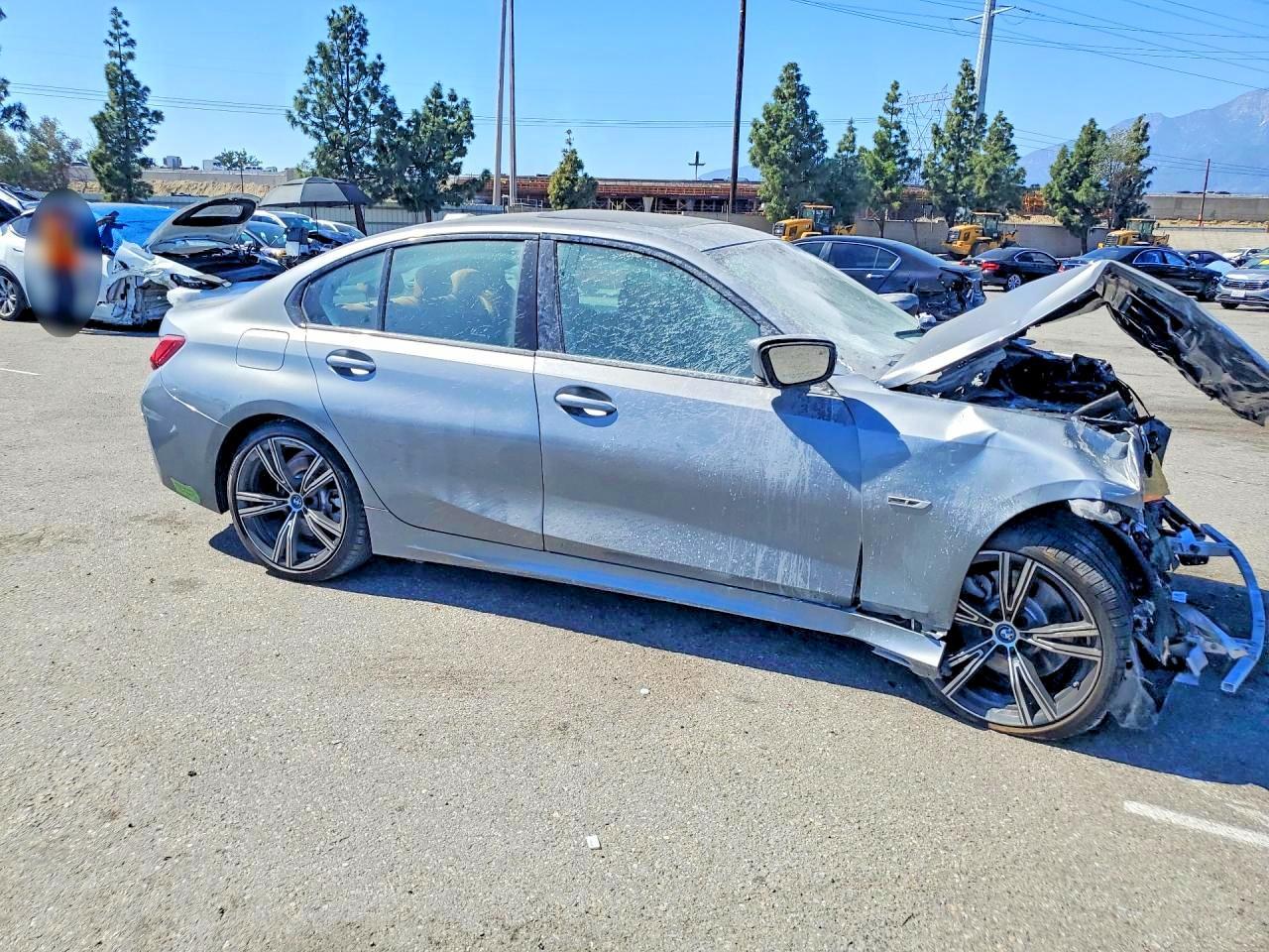 2023 BMW 330E - Фото 4