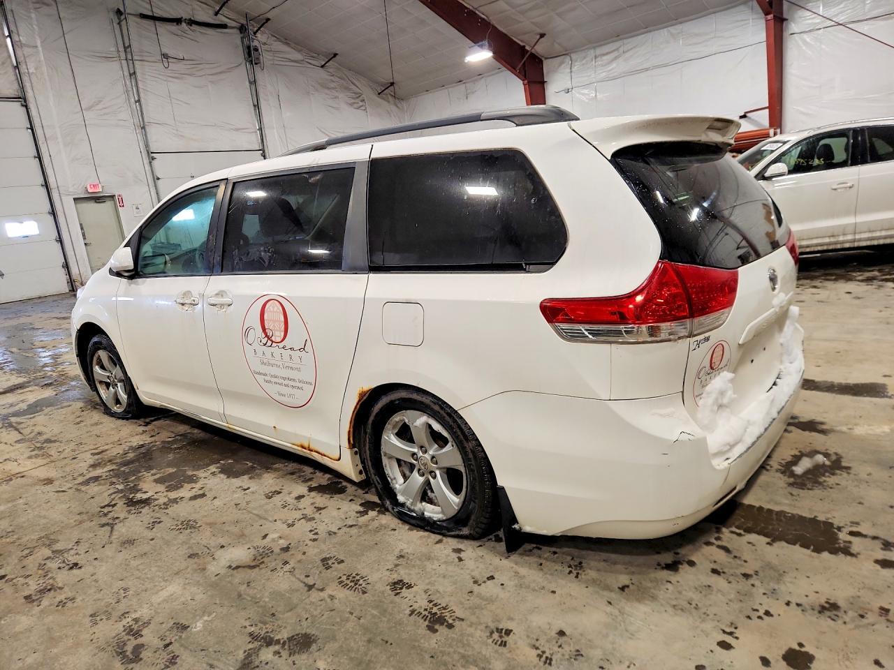 2011 Toyota Sienna Le - Image 2