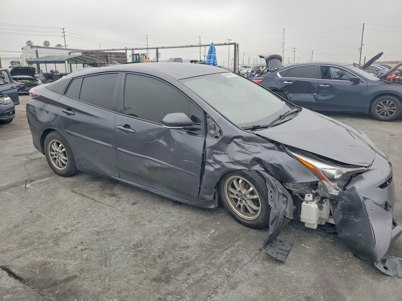 2017 Toyota Prius Two - Фото 4