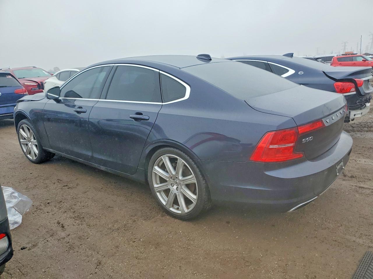 2017 Volvo S90 T6 Momentum - Image 2
