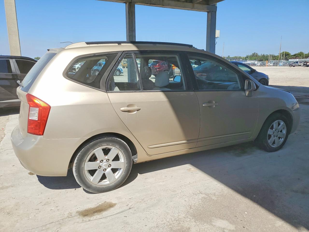 2007 Kia Rondo Lx - Фото 3
